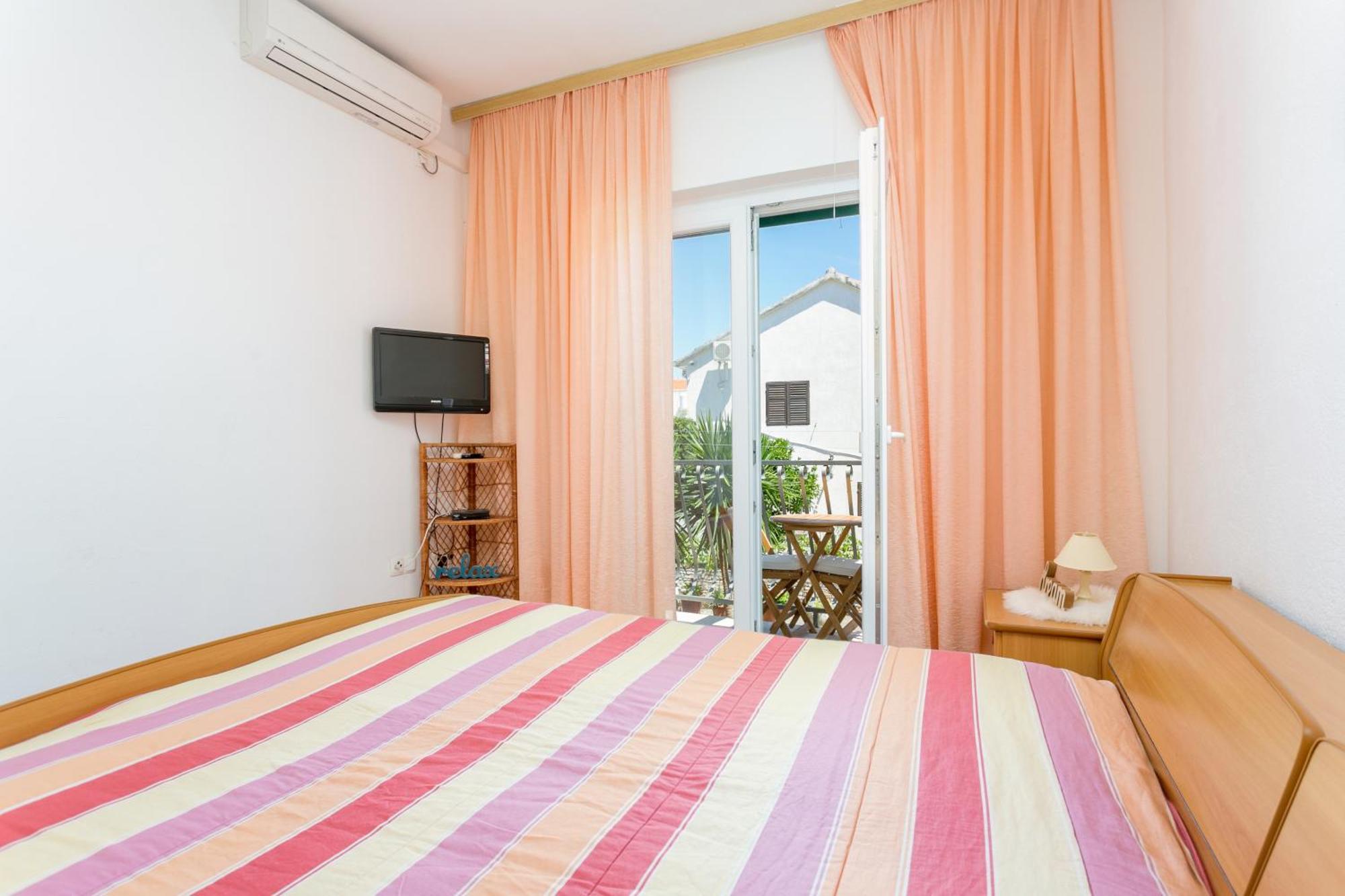 Apartments And Rooms With Parking Space Supetar, Brac - 5658 Room photo