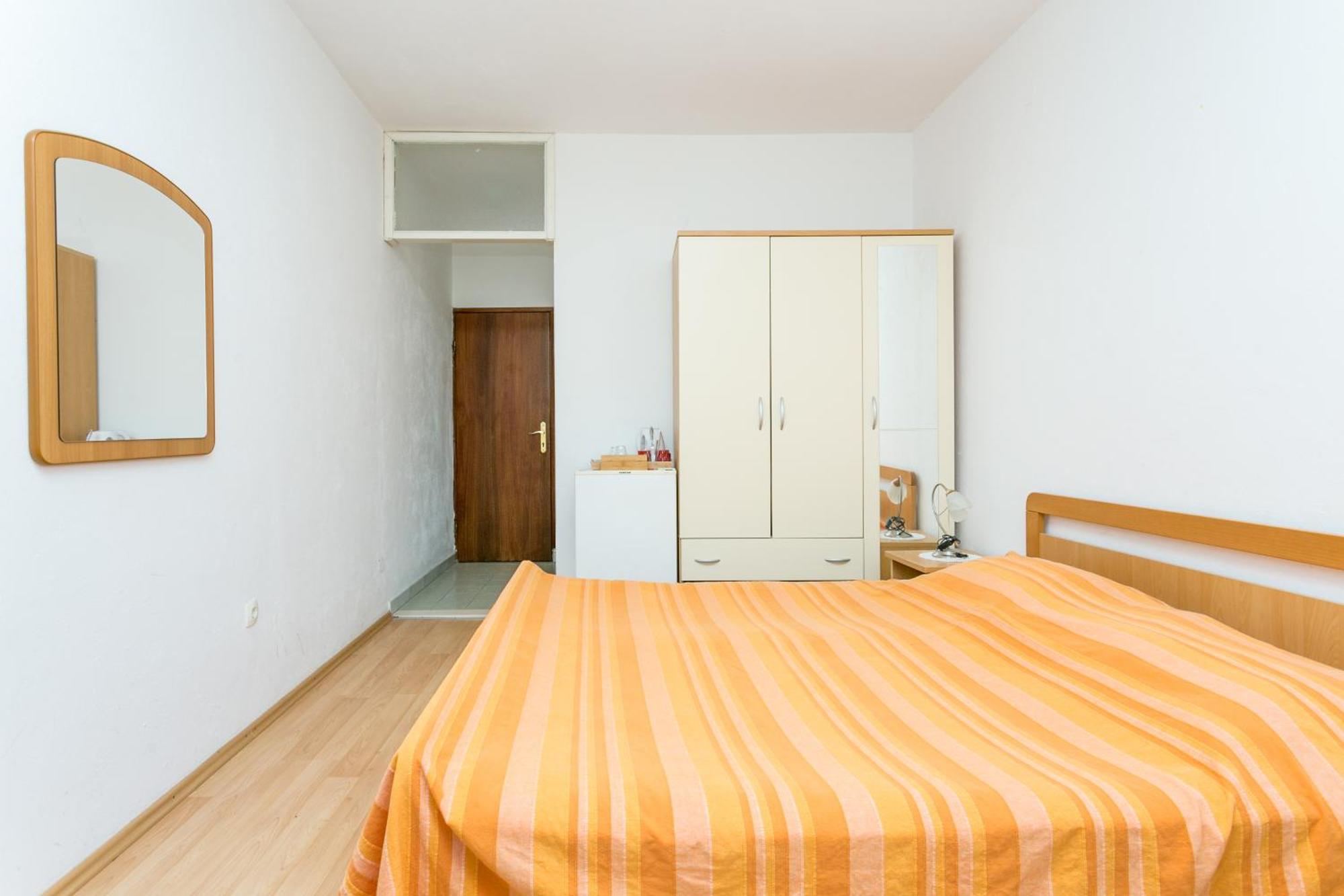 Apartments And Rooms With Parking Space Supetar, Brac - 5658 Room photo